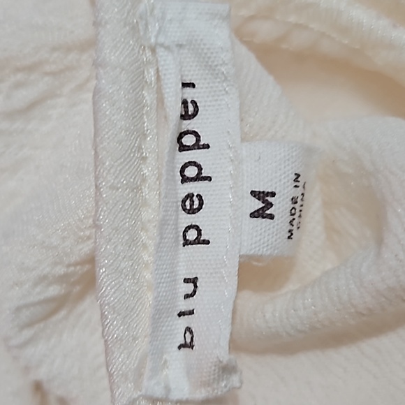 Blu Pepper Women's Cream ColoredTextured Ruffle Blouse Puffy Sleeve Top - Picture 4 of 6